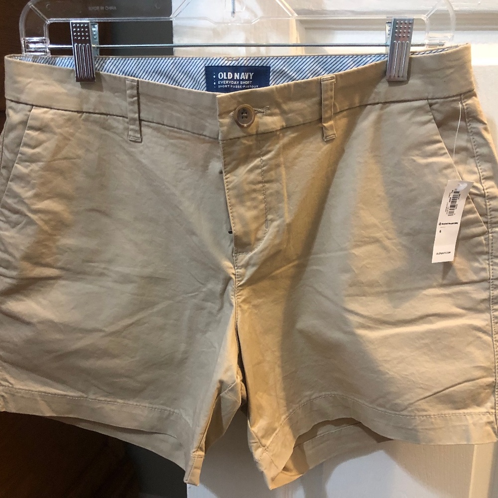 Old Navy Relaxed Fit 5 in inseam Mid Rise Everyday Shorts
